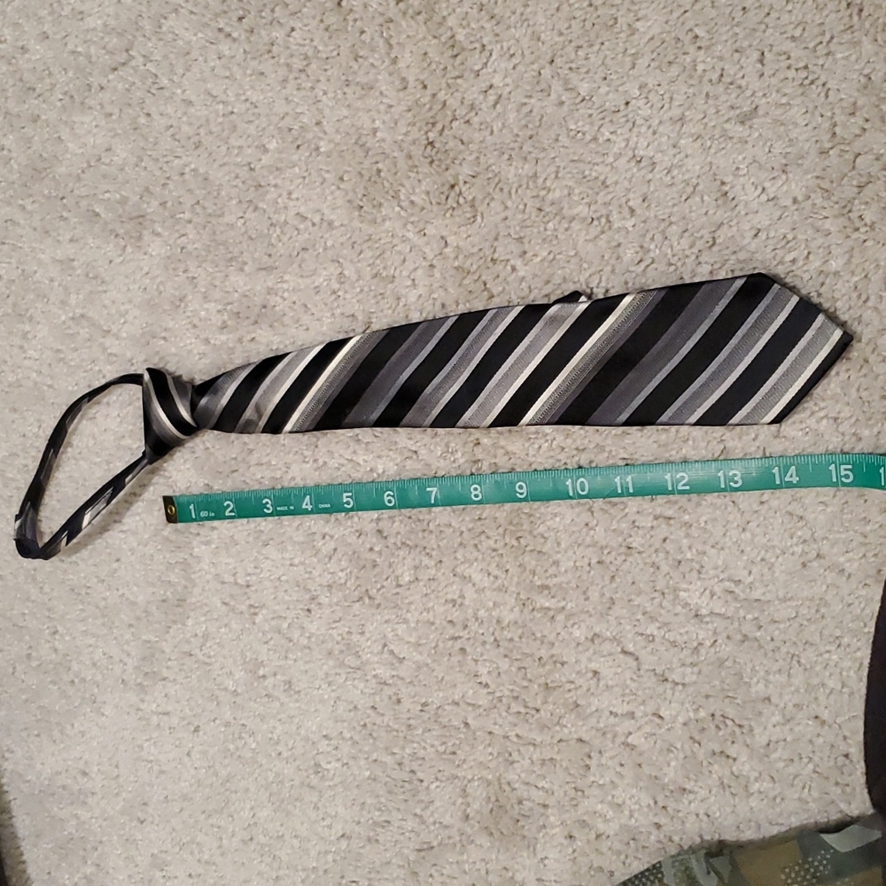 Calvin Klein Boys 100% Silk Zipper Tie
